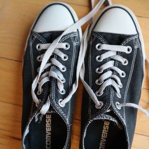 Black low-top converse women's size 8